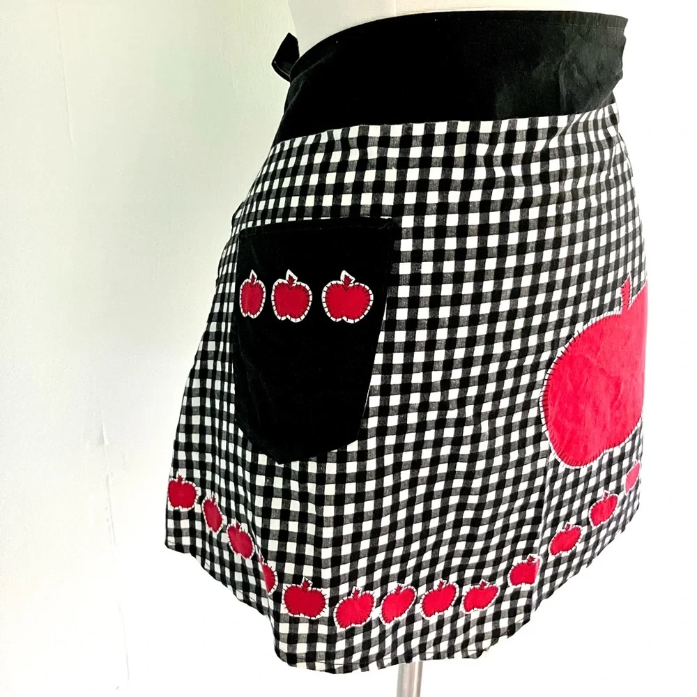 Vintage 40’s apples black & white gingham cotton feedsack apron